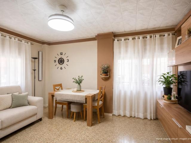 Amplia vivienda en planta baja con 4 dormitorios en Nazaret