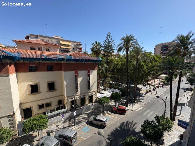 Amplia vivienda en pleno corazón de Murcia: espacio, comodidad y una ubicación inmejorable. Solo fam