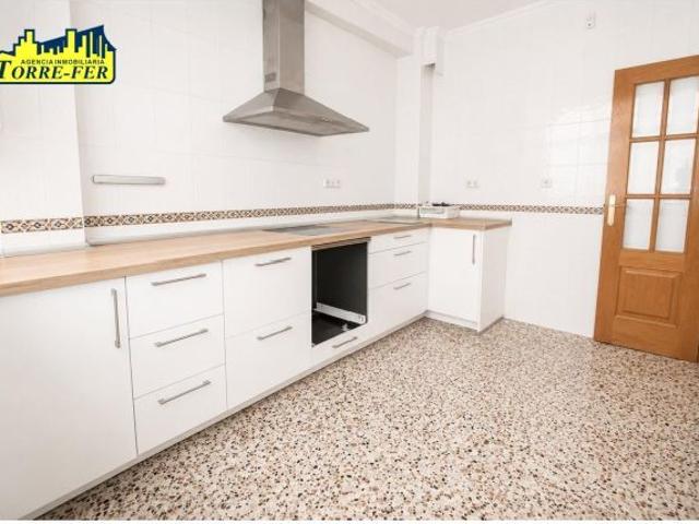 Amplia vivienda en pleno centro de Almería, junto a Puerta de Purchena