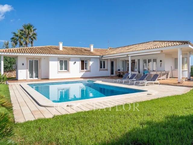 Amplia Vivienda en Una Sola Planta con Vistas Panorámicas