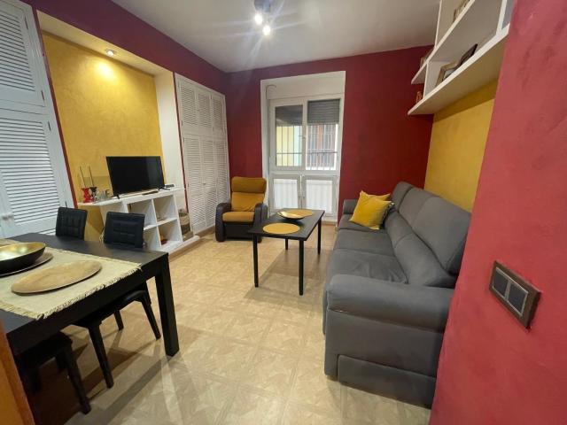 ¡AMPLIA VIVIENDA JUNTO A PLAZA DE MINA!
