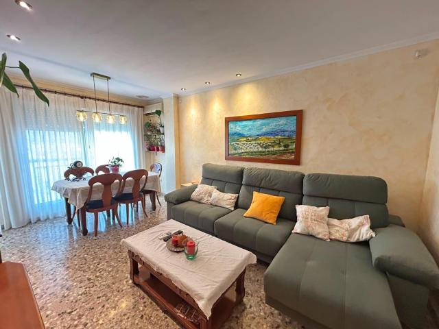 AMPLIA VIVIENDA SEMINUEVA CON BALCÓN VISTAS DESPEJADAS Y TRASTERO