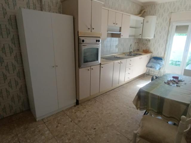 AMPLIA VIVIENDA SITUADA EN PLENA PLAZA DE LA CONSTITUCION