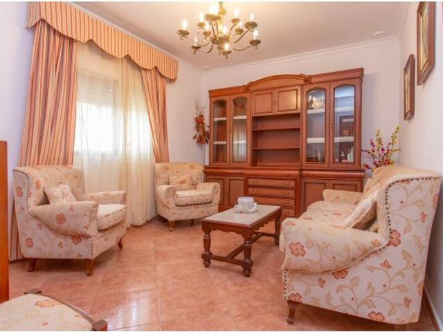 Amplia vivienda reformada de 4 dormitorios junto a la Universidad