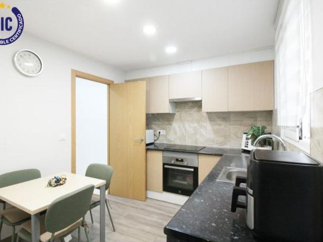 AMPLIA VIVIENDA REFORMADA DE 4 HABITACIONES CON ASCENSOR EN TORRENT