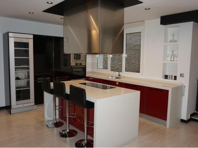 AMPLIA VIVIENDA TOTALMENTE REFORMADA EN PLENO CENTRO DE VITORIA GASTEIZ
