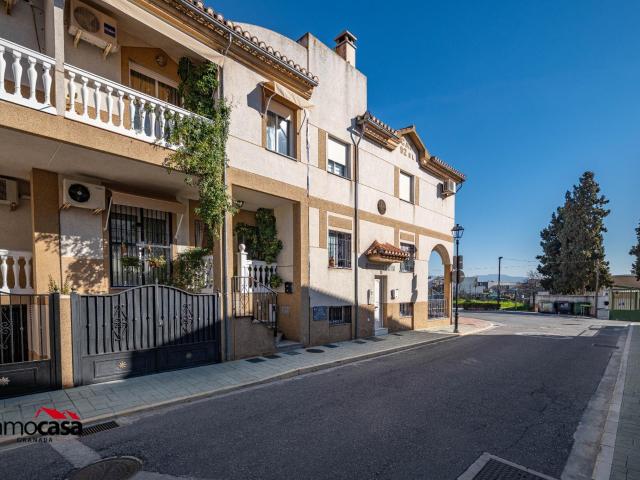 Amplia vivienda Unifamiliar con grandes estancias y excelente luminosidad en Peligros