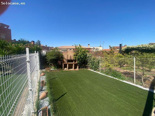 AMPLIA VIVIENDA UNIFAMILIAR CON VISTAS DESPEJADAS Y UBICACIÓN PRIVILEGIADA A UN PASO DEL CENTRO