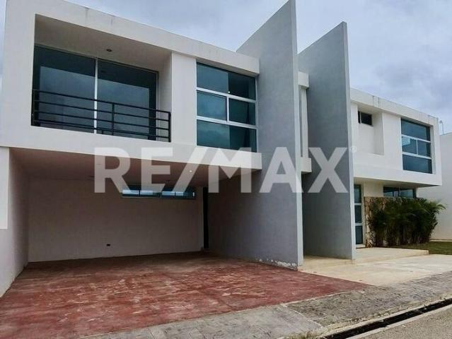 AMPLIA VILLA EN CONKAL