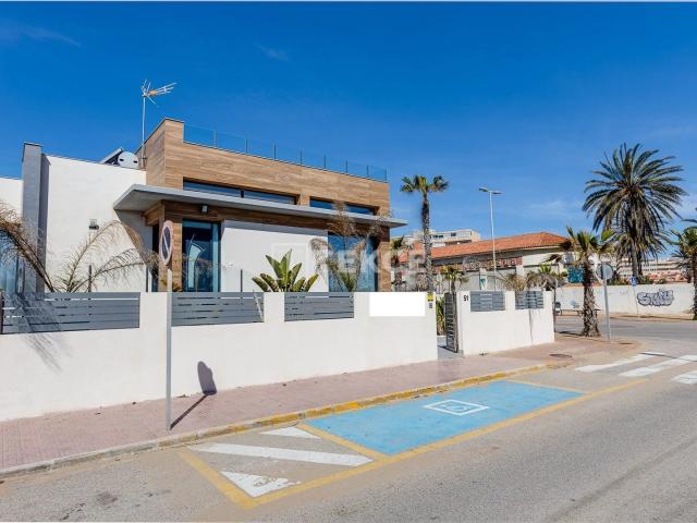 Amplia villa independiente cerca de la playa en Torrevieja Alicante