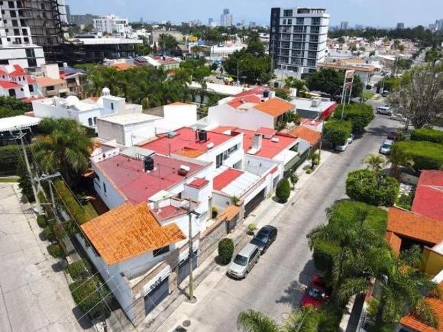 Amplia y ubicadisima en zona Jardines de Guadalupe