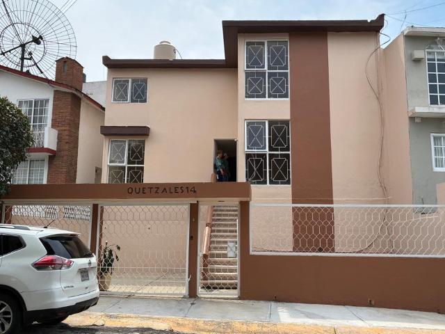 ¡Amplia y acogedora casa en renta en Las Alamedas! Con excelente iluminación y espacios multifuncionales