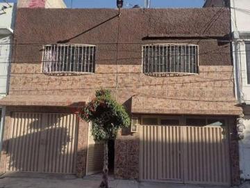 Casa en venta en Calle Leo Sam - Estacionamiento