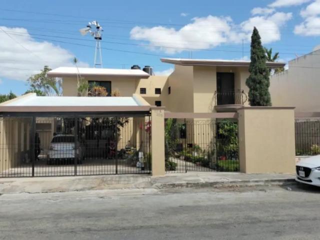 ¡Amplia y hermosa casa en renta con alberca y gran jardín!