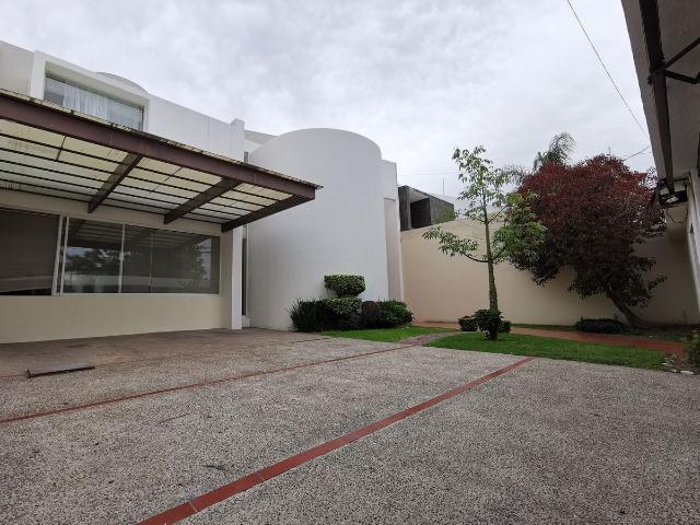 Amplia y Hermosa Casa en Renta en Villas de Irapuato
