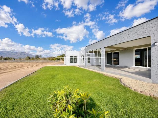 Amplia Y Moderna Casa Con Acceso Controlado Tipo Condominio