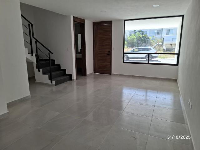 Amplia y Moderna Casa En Venta En Fraccionamiento Belmonte