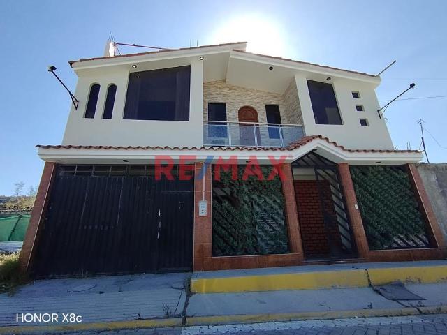 Amplia Y Moderna Casa En Venta En Yura A 2 Min De La Carretera Yura