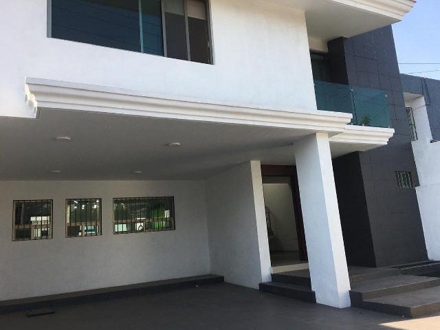 amplia y renovada, casa en renta o venta en guadalajara