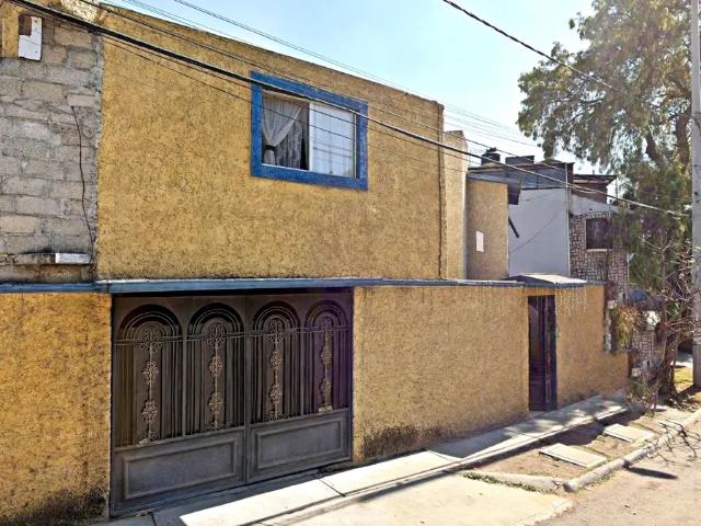 Amplísima casa en esquina en fraccionamiento seguro