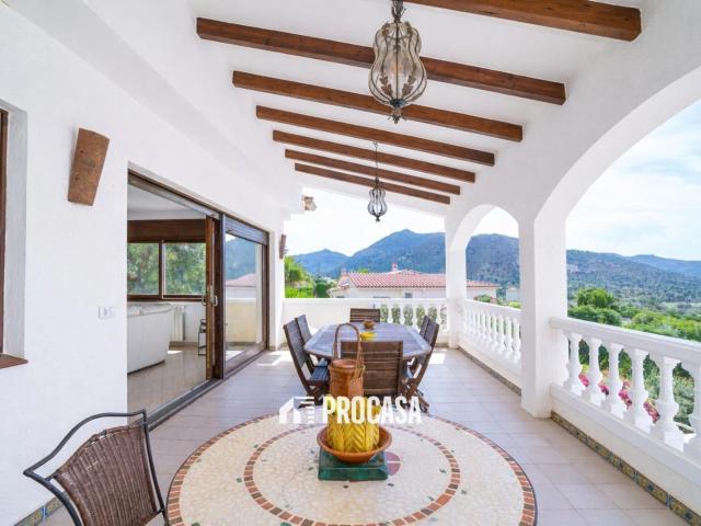 Amplitud, vistas al mar y jardín en Mas Fumats, Roses 309m² Roses