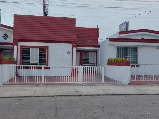 ? AMPLITUD Y UBICACIÓN: CASA DE UNA SOLA PLANTA EN JARDINES VALLARTA