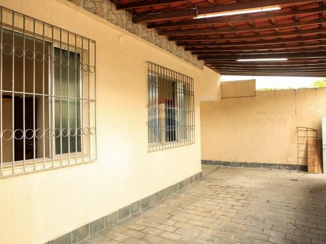 Amplitude e Praticidade no Coração do Mutondo: Casa Linear com Seguro Fiança Facilitado