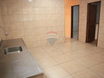 Amplitude e Praticidade no Coração do Mutondo: Casa Linear com Seguro Fiança Facilitado