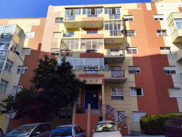 Amplo T2 95m2 Tapada das Mercês Pronto a Habitar!