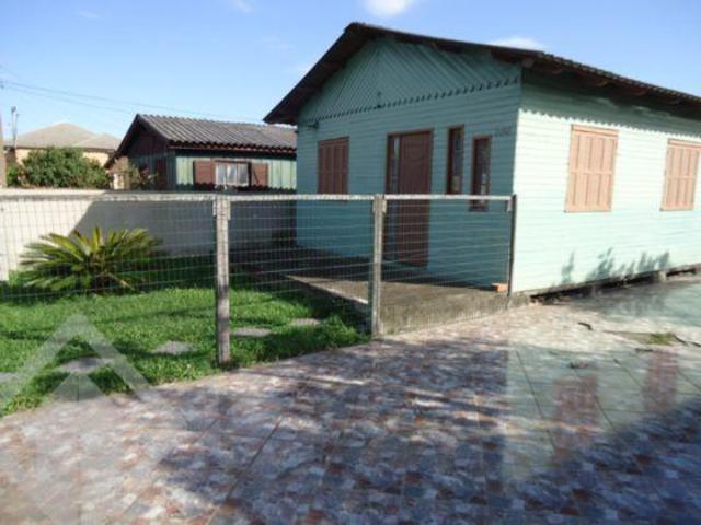 Amplo terreno com duas casas