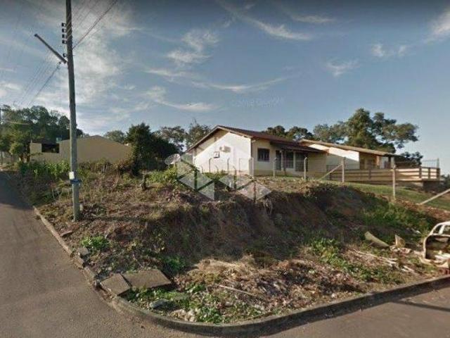 Amplo terreno de esquina