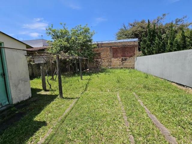 AMPLO TERRENO FRENTE NORTE NA MELHOR RUA DO BAIRRO TRISTEZA