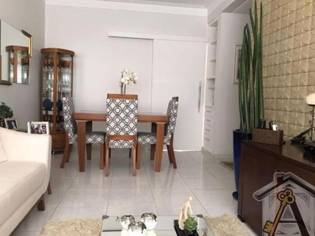 Amplo apartamento a uma quadra da Praia, no coração do Gonzaga!