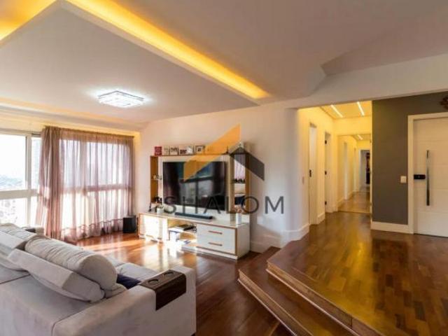 Amplo apartamento à venda no Morumbi