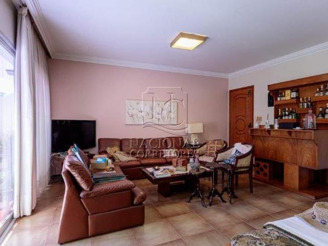 Amplo apartamento à venda no Edifício Ile de France – 137m², localização privile
