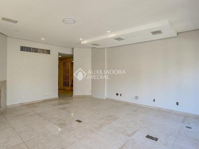 Amplo apartamento com 3 dormitórios na rua Pedro Ivo