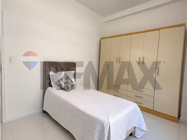 Amplo apartamento de 2 quartos para alugar no Centro de Salvador