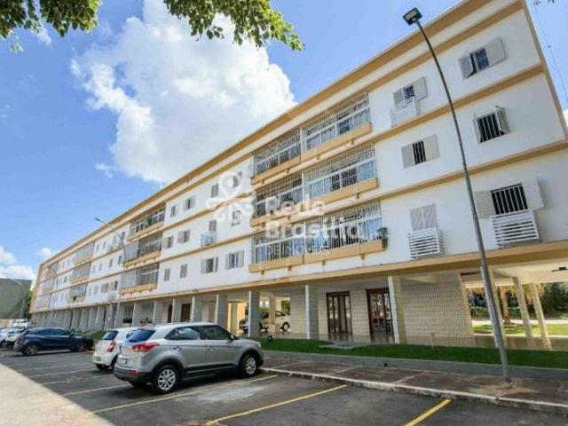 Amplo apartamento de 3 quartos na SQS 407 da Asa Sul charme, luz natural e excelente localização