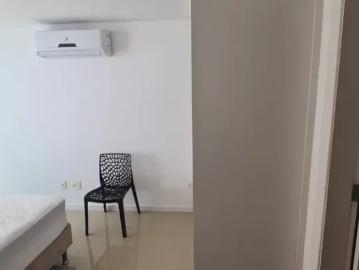 Amplo Apartamento em Edifício Frente Mar em Cabo Frio