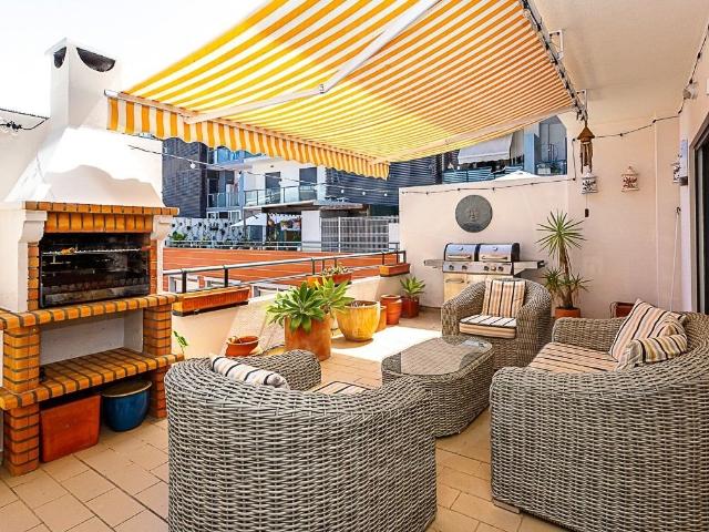 Amplo apartamento familiar de 3 quartos em Tavira, com terra. 131m² Tavira Santa Maria