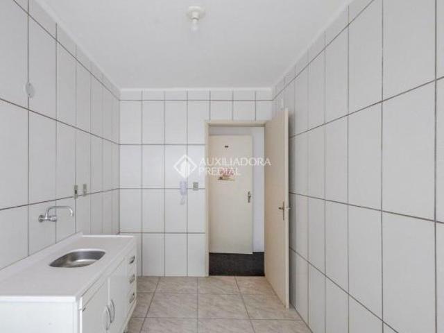 Amplo apto com 49 M². Reformado