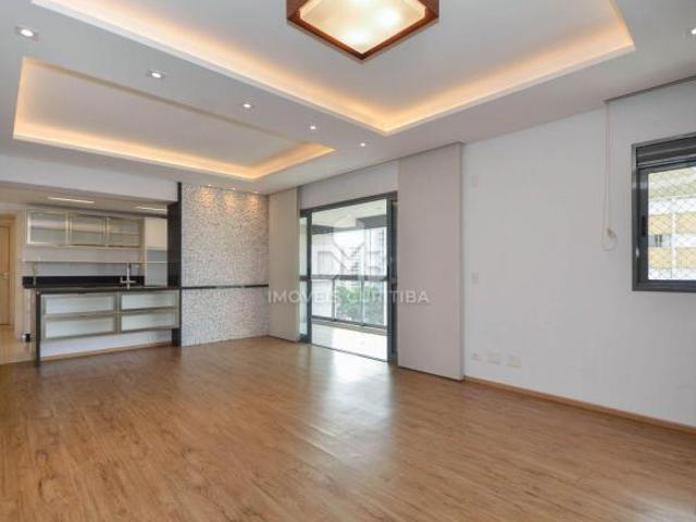 Amplo Apto 134m² no Batel: 3 Suítes, Churrasqueira a Carvão e 2 Vagas
