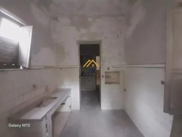 Amplo Casarão Versátil com 6 Quartos – Ideal para Residência, Comércio ou Atividades Profissionais