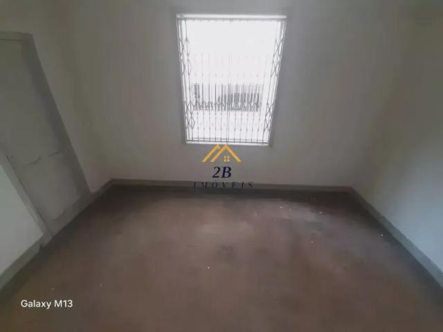 Amplo Casarão Versátil com 6 Quartos – Ideal para Residência, Comércio ou Atividades Profissionais