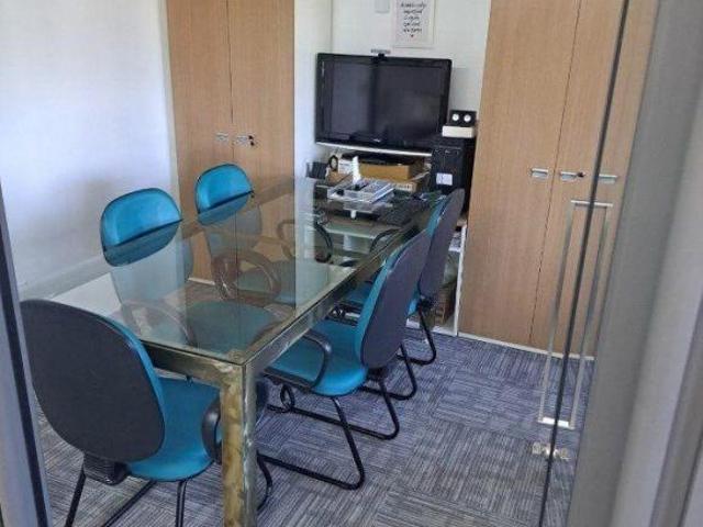AMPLO CONJUNTO COMERCIAL COM 81 M2 NO HOM NILO