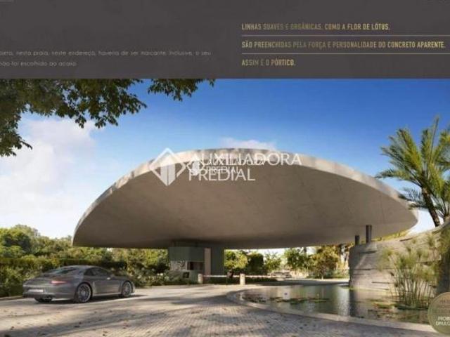AMPLO LOTE BEIRA LAGO