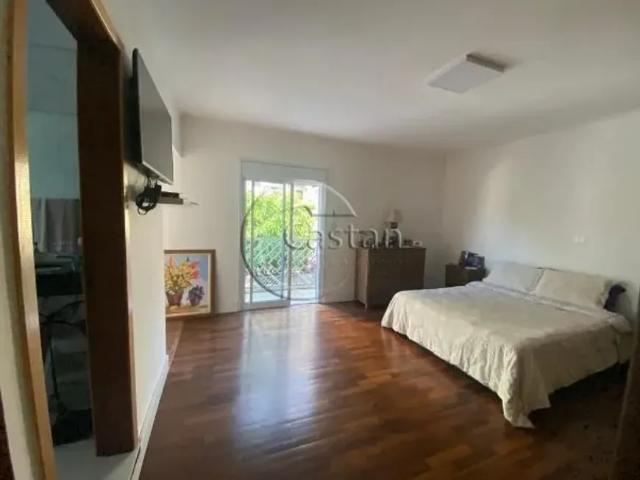Amplo sobrado com churrasqueira, 5 dormitórios, 4 vagas