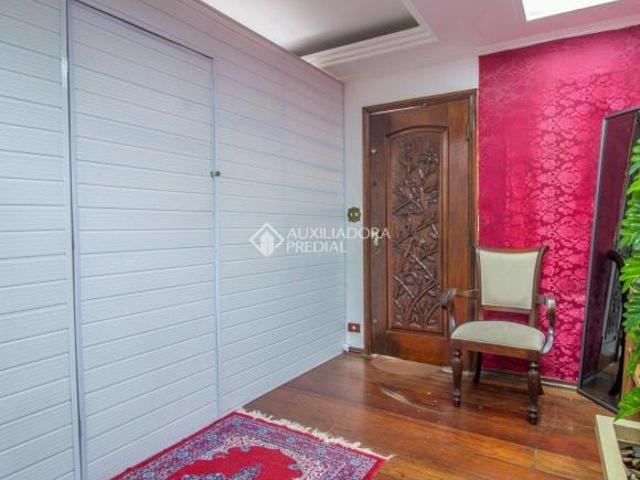 Amplo Sobrado de 273,58m² com 5 Dormitórios e 4 Vagas Excelente Oportunidade no Parque Anchieta