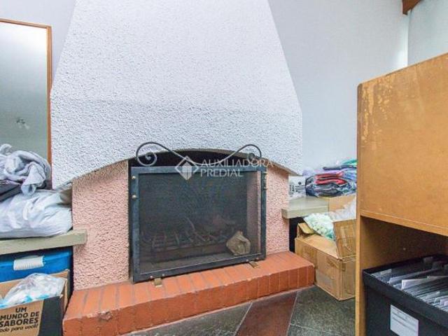 Amplo Sobrado Residencial de 550m² com 8 Vagas Excelente Oportunidade no Jardim do Mar