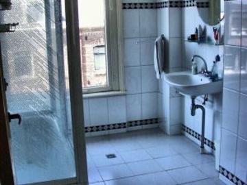 Plantage Badlaan for one expat only, a room en suite. 2 furnished rooms divided by a sliding door, 1 living and 1 bedroom. Own kitchen and bathroom